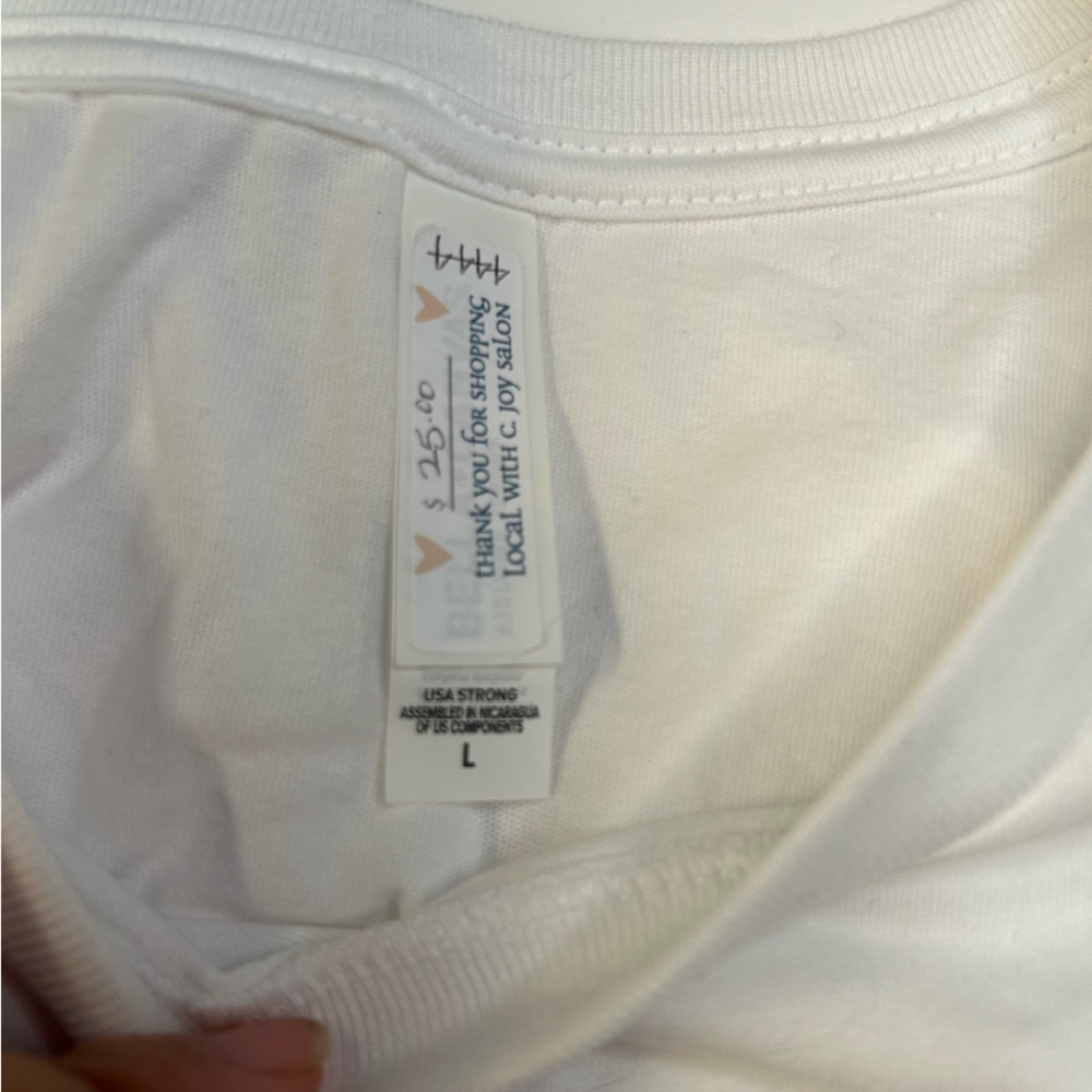 Boutique White Cotton Graphic Tee - Picture 4 of 10